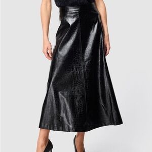Chic Black Textured Midi Skirt